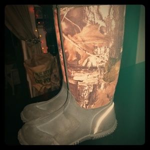 Neoprene camouflage youth boots
